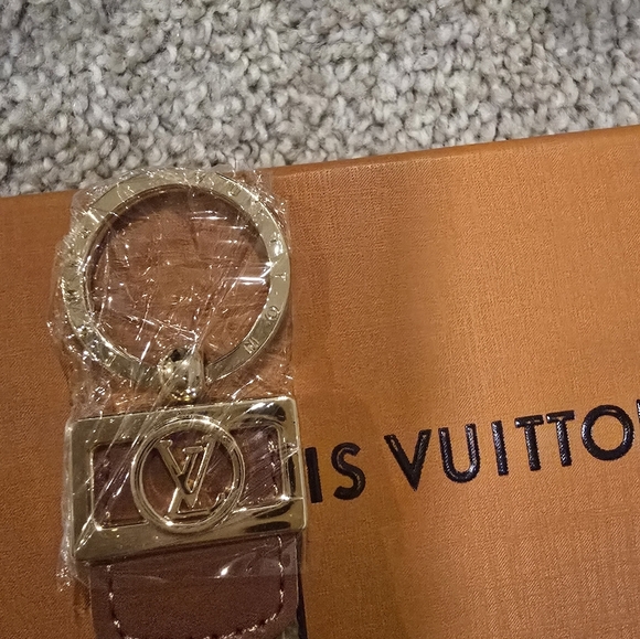 LV Keychain - Picture 3 of 9